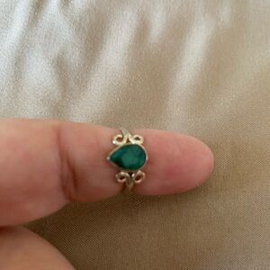 Elegant Emerald Teardrop Ring
